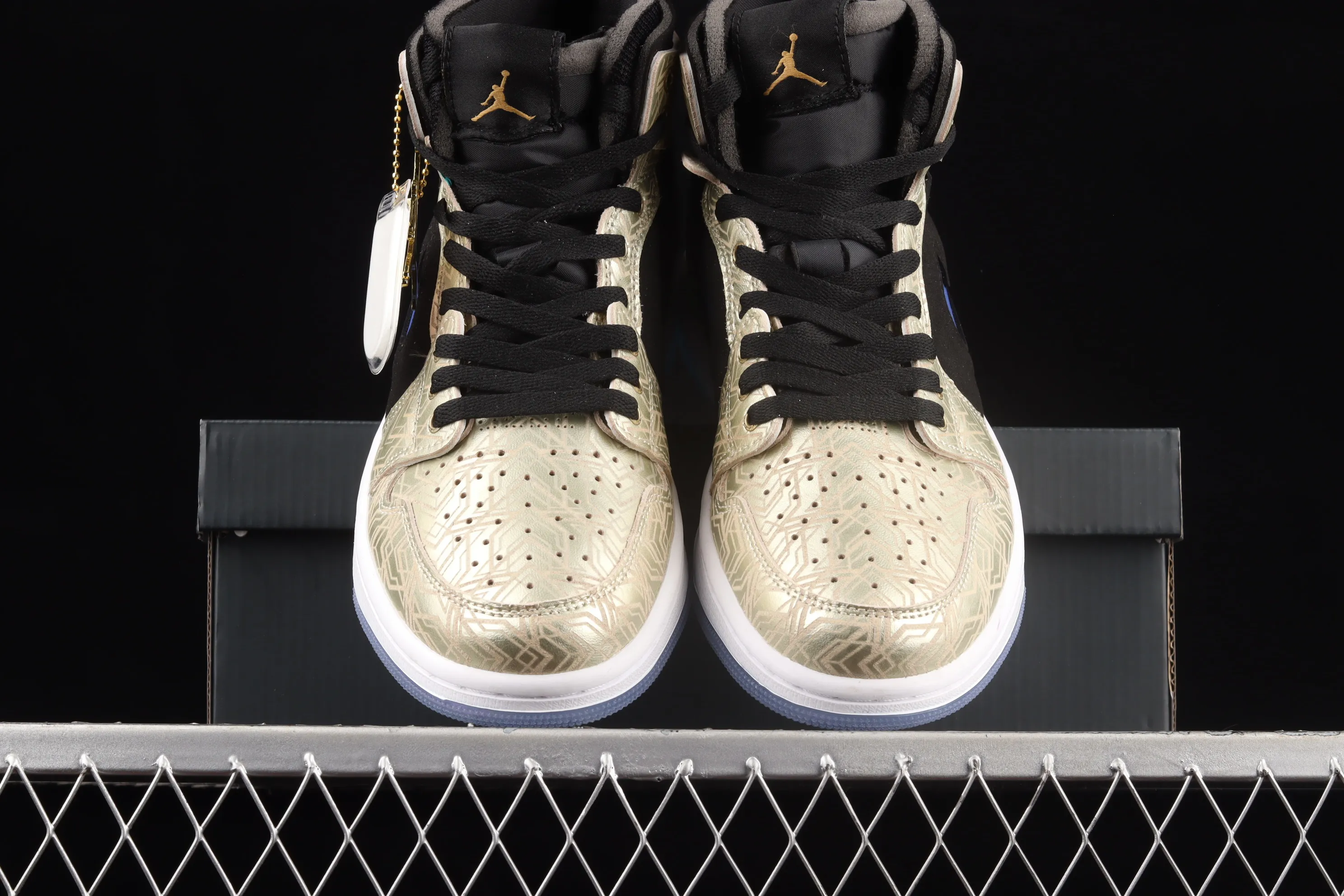 All categories Air Jordan Jordan series basketball shoes Air Jordan 1 High Air Jordan 1 Zoom CMFT AJ1 Joe 1 black gold blue hook basketball shoes DQ0659-700